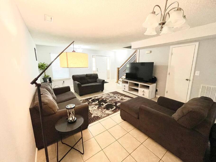 נאשוויל Lovely 2-Bedroom Condo W/Balcony And Free Parking מראה חיצוני תמונה