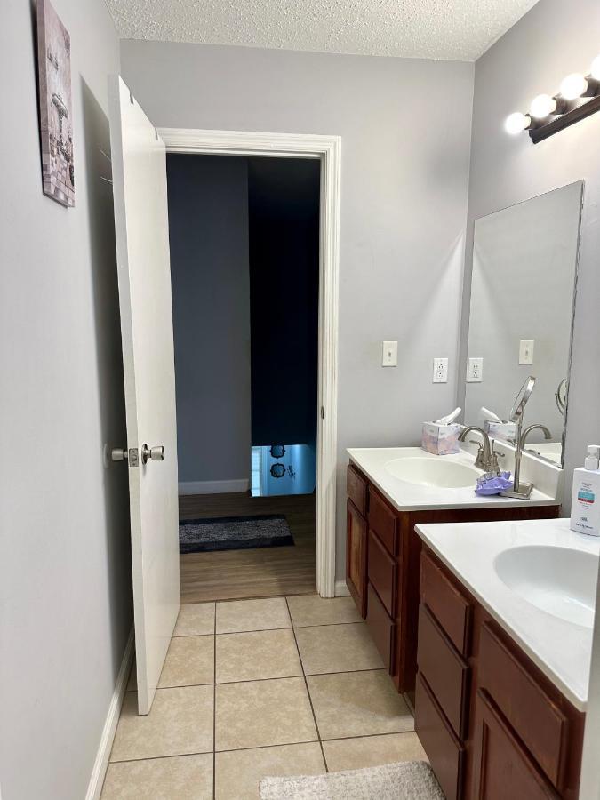 נאשוויל Lovely 2-Bedroom Condo W/Balcony And Free Parking מראה חיצוני תמונה