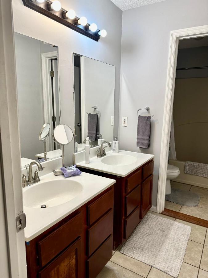 נאשוויל Lovely 2-Bedroom Condo W/Balcony And Free Parking מראה חיצוני תמונה
